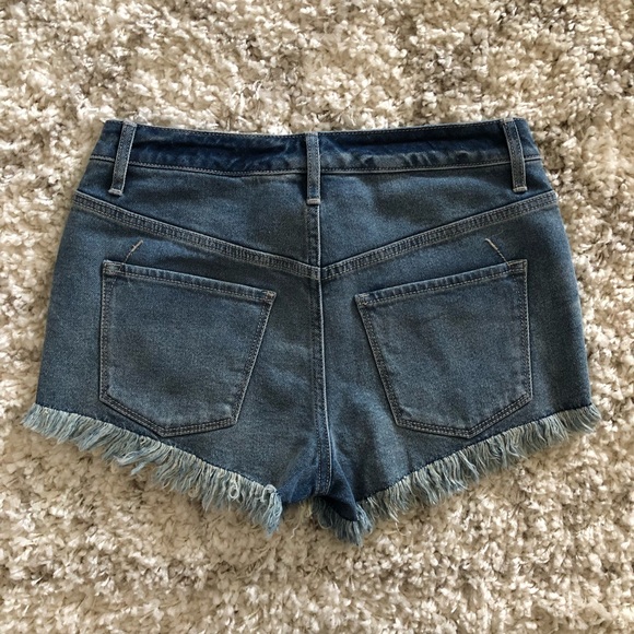 ⛔️SOLD⛔️Denim Cut Off Shorts - Picture 2 of 5